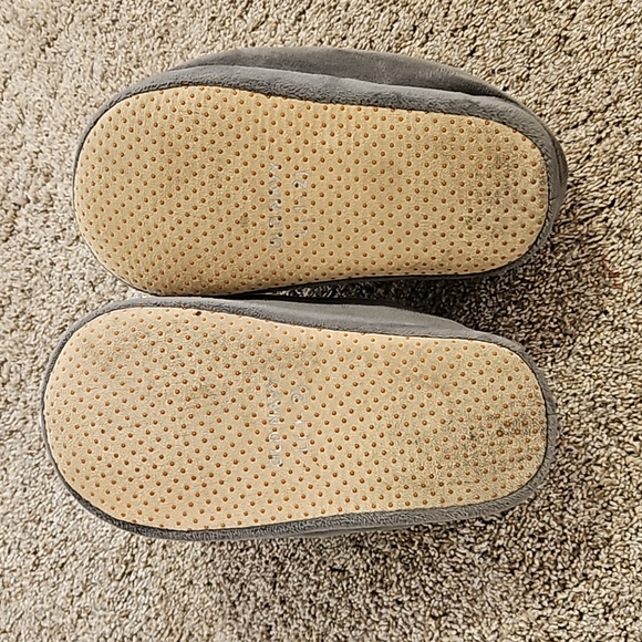 LN Old Navy youth size 1-2 wolf slippers - Picture 3 of 5